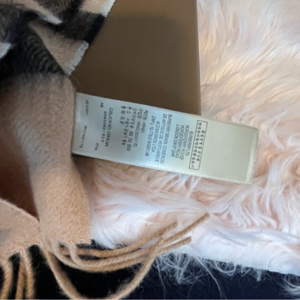 Burberry Cashmere Nova Check Scarf NEW - Picture 6 of 9